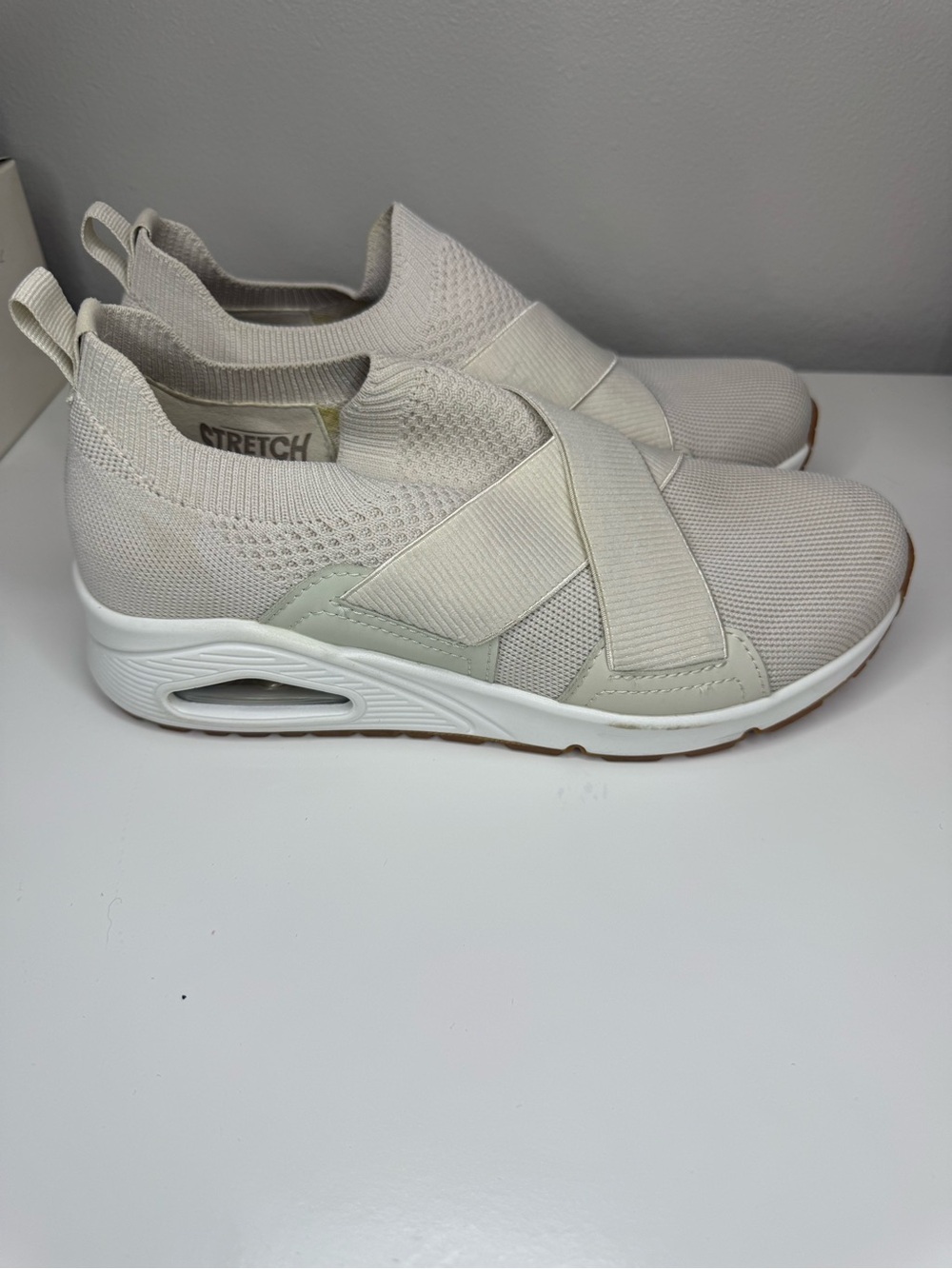 Skechers Stretch Fit Women’s 9 Off White Slip On Memory Foam Sneakers Beige